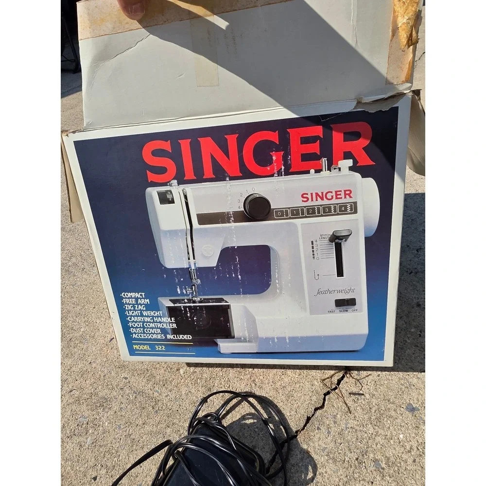 Singer Featherweight 322 Sewing Machine Compact‎ Free Arm Zig Zag Box bobbins